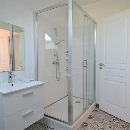 Apartment Moderne Avec Terrasse A 500m De La Courseulles-sur-Mer